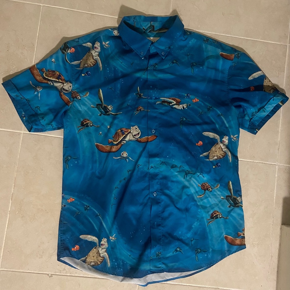 RARE! XL RSVLTS Finding Nemo “It’s the E.A.C., Dude!” Crush shirt